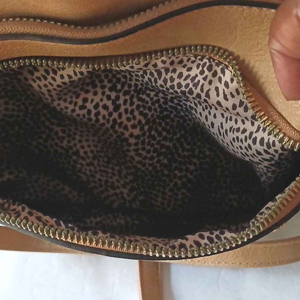 CUTE Crossbody Brown/Tan Gold Hardware Purse - Picture 12 of 16